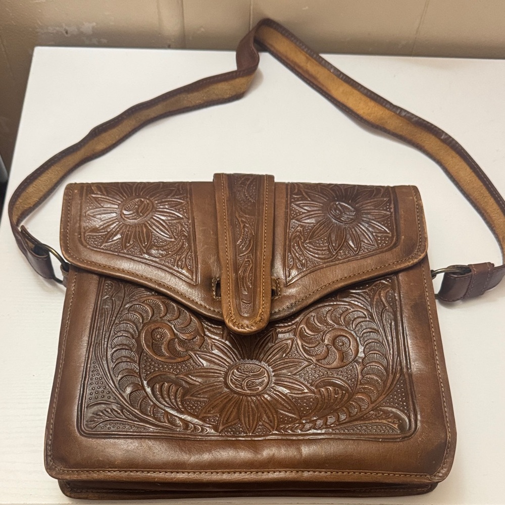Brown Leather Embossed Woman’s Purse